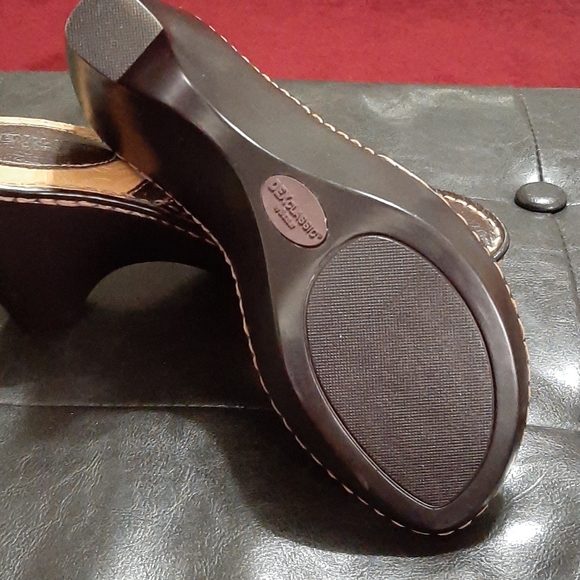 Shoes - Picture 4 of 6